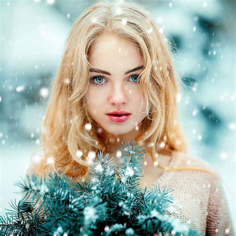 Winter Outdoor Blue Eyes Girl Model Beautiful Beauty Girl Hd Phone