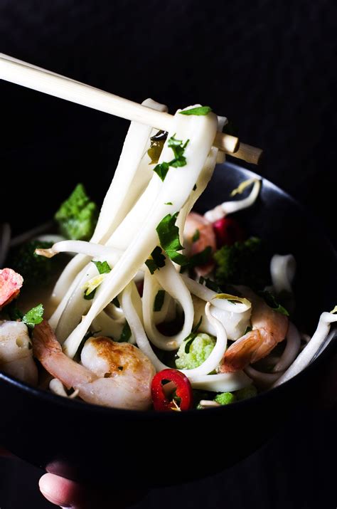 Learn how to use chopsticks with flo yo and spencer. Chopsticks holding seafood noodles image - Free stock photo - Public Domain photo - CC0 Images