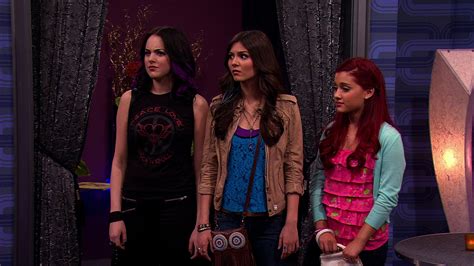 Watch Victorious Season 3 Episode 18 Three Girls And A Moose Full Show On Paramount Plus