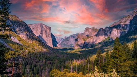 Sunset Over Yosemites Tunnel View Yosemite National Park Trips