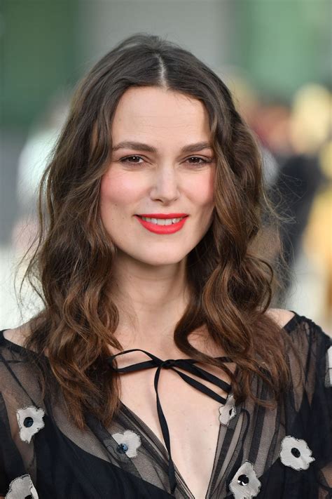 Born 26 march 1985) is a british actress. Keira Knightley - Chanel Cruise Collection 2020 in Paris ...