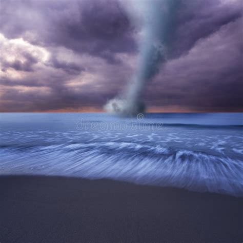 Tornado In Meer Stockbild Bild Von Wellen Heftig Bewegung 18898027