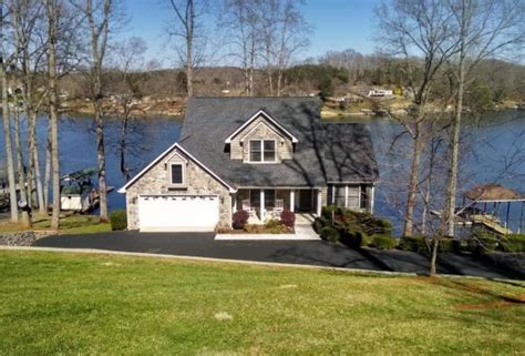 View 1059 homes for sale in smith mountain lake, va at a median listing price of $230,500. Homes For Sale On Smith Mountain Lake, VA