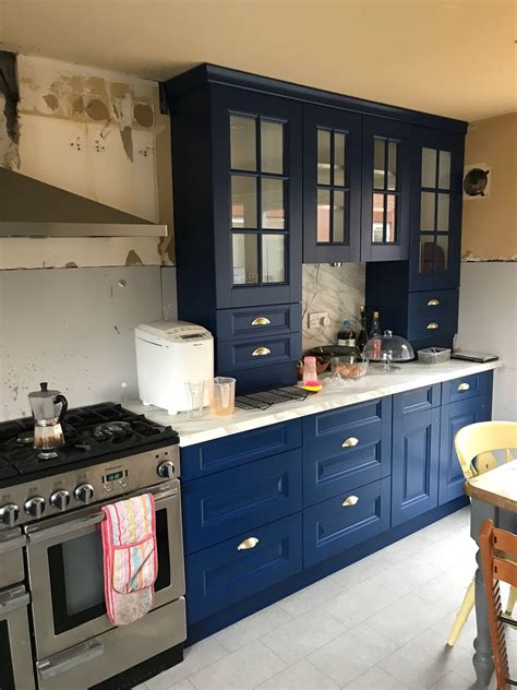 This helps get rid of any dirt, dust, grease any cosmetic damage to the kitchen cabinets should be treated before paint spraying. Spray Painting Kitchen Cabinets: Your Options - Refinishing Touch