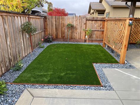 Your Top Edging Choices For Artificial Grass For Homes In Miami