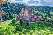 Castillo De Eltz En Renania-Palatinado, Alemania Foto de archivo ...