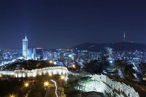 Seoul City Wall Unesco World Heritage In 2021 Seoul Night World
