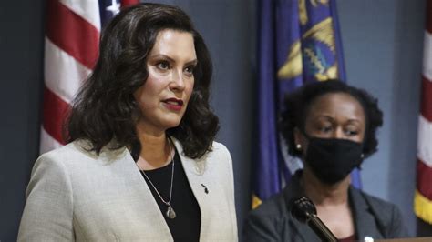 Gov Whitmer Closes Michigan Indoor Bar Service Except For Up North
