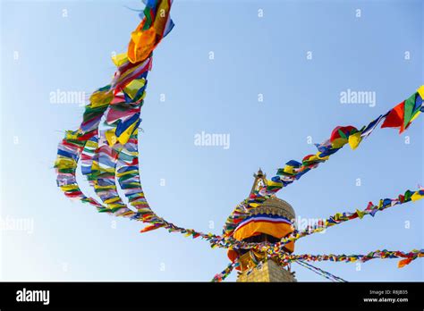 Banderas De Oración En La Estupa Boudhanath En Katmandú Nepal Fotografía De Stock Alamy