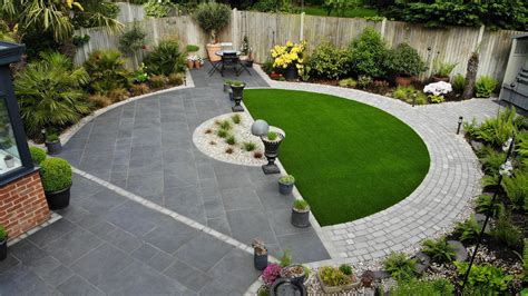 Circular Garden Design With Tropical Planting Artificial Grass And