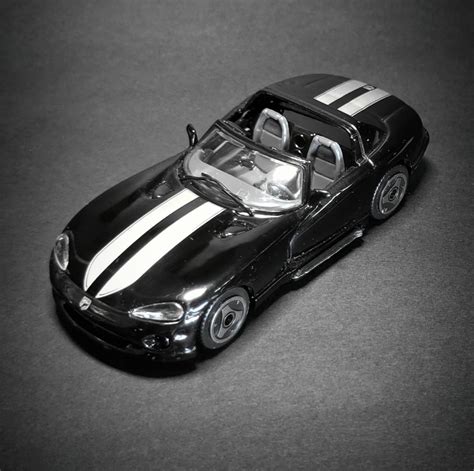 Bburago 143 Diecast Dodge Viper Rt10 In Black Silver Stripe Hobbies