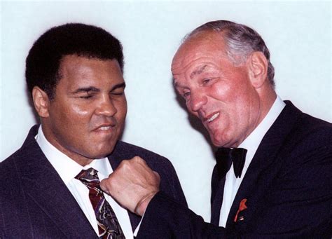 Henry Cooper Dramatic Loser To Ali Dies At 76 The New York Times