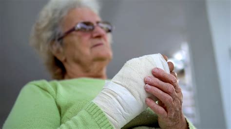 Elderly Wrist Fractures Causes And Treatment Options