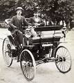 Ernest Archdeacon en 1894 sur Peugeot type 3 - PICRYL - Public Domain ...