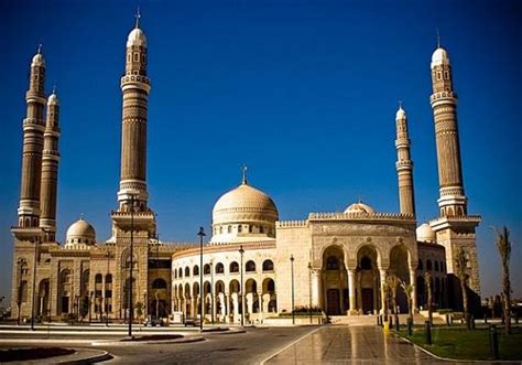 بالصورمسجد الصالح جوهرة في قلب صنعاءمصراوى