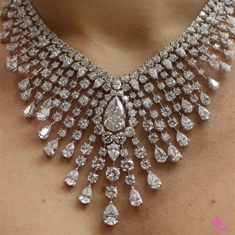 likeab in bu Instagram fotoğrafını gör beğenme Dream Jewelry High Jewelry Luxury