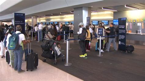 Travelers Flock To Sfo For Holiday Trips Joining Tens Of Millions