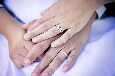 Https://tommynaija.com/wedding/in Which Finger Wedding Ring Wear