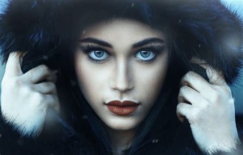 Обои girl photo blue eyes model lips face portrait hood на телефон и рабочий стол раздел