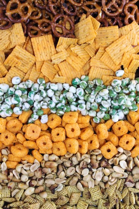 Easy Cheez It Snack Mix The Spiffy Cookie