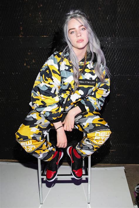 Get the limited edition billie eilish gift card now at apple retail stores and online in the u.s. Billie Eilish style file - Vogue Australia | Billie ...