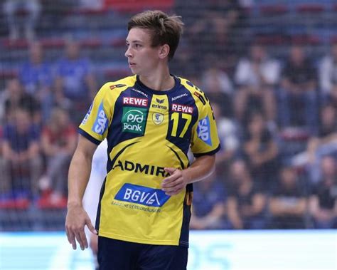 He participated at the 2016 european men's handball championship. Jerry Tollbring: "Schaue mir bei älteren Spielern ab, wie ...