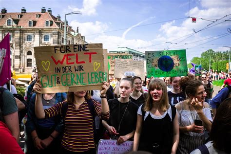 moment de netzstreikfürsklima german fridays for future protest moves online