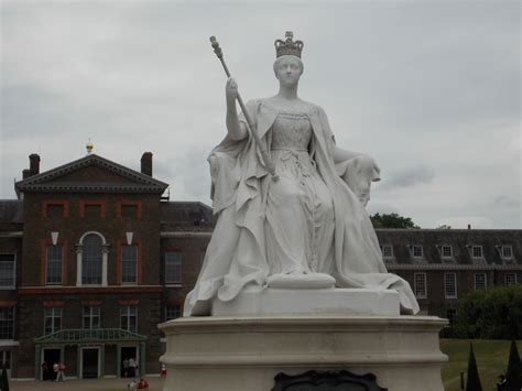 Queen Victoria Statue In Front Of Kensington Palace London Statue