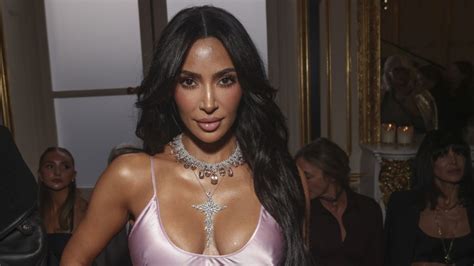 Kim Kardashian Nippel Fast Blank Ihre Brüste Sprengen Den Xxs Bh Newsde