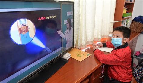 Кина планира онлајн настава за 200 милиони ученици поради коронавирусот