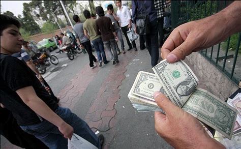 نرخ ارز در صرافی ملی امروز برای چهارمین بار اعلام شد و بر این اساس قیمت دلار با 70 تومان کاهش به رقم 24135تومان رسید. قیمت دلار و نرخ ارز امروز پنج شنبه ۲۱ تیر + جدول