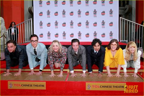 Photo Big Bang Theory Cast Gets Honored With Handprint Ceremony 03