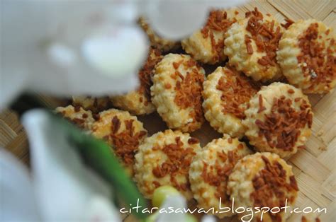 Aroma kelapa dan pandan membuatkan rasanya begitu istimewa dan sesuai untuk. Biskut Badam Emping Kelapa / Almond Toasted Coconut ...