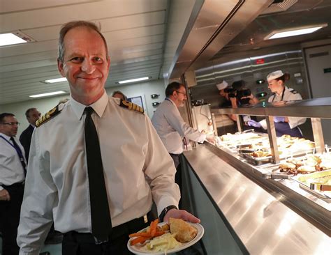 Naval Chefs Fire Up Hms Queen Elizabeths Galley For The First Time