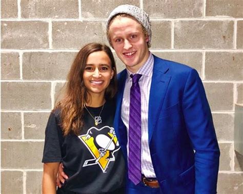 Jake Guentzel Pro Ice Hockey Player Proposes To Girlfriend Natalie