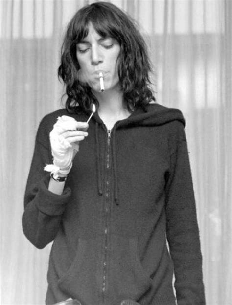 Ivana esther smit was born in sittard, a city located in the province of limburg in the netherlands, on january 14, 1999, to marcellino and karin smith. Pin de Ester Elton en Patti Smith