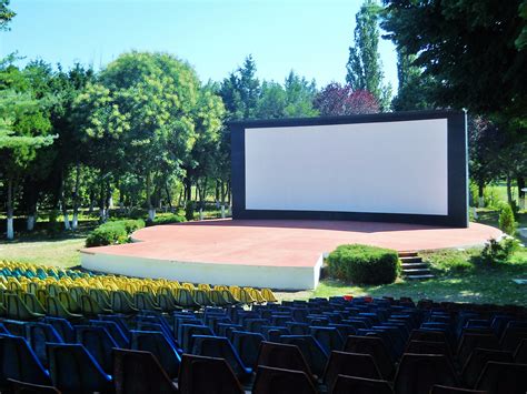 Tips For Setting Up A Projector Based Outdoor Theater System