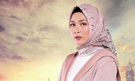 Jessica Mila Belajar Perankan Muslimah Berhijab Intip Sinopsis Film Mengejar Surga