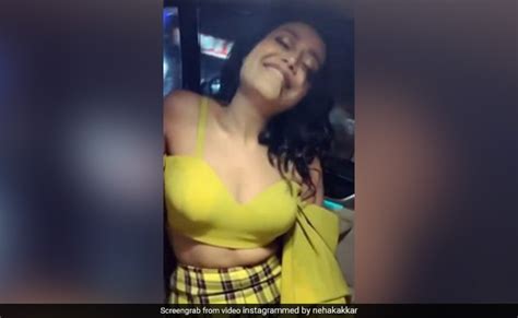 Neha Kakkar Dance In Car On Paagal Song Video Viral On Internet Neha
