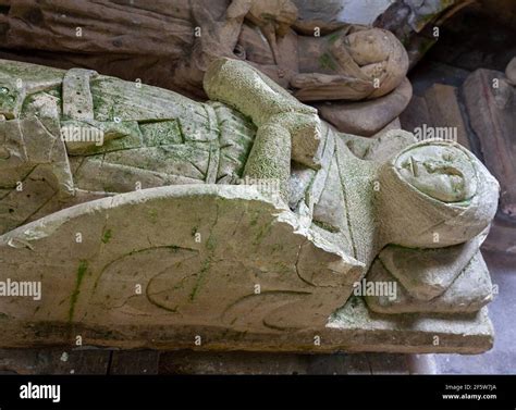 14th Century Medieval Tomb Effigy Of Sir Robert De Ryther Dressed In