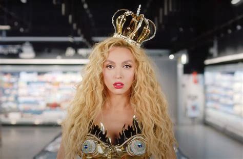 Ukrainian singer, tv presenter, and comedian known as super blonde. Оля Полякова и DZIDZIO помогли собрать 10 млн гривен для ...