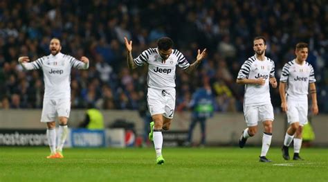 Dakikada sakatlanan chiellini'nin yerine oyuna dahil oldu. Champions League: Juventus closer to quarters after 2-0 ...