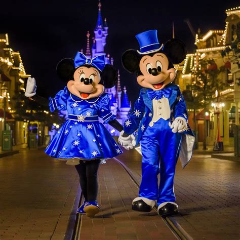 Mickey Et Minnie Changent De Look Pour Les 25 Ans De Disneyland Paris