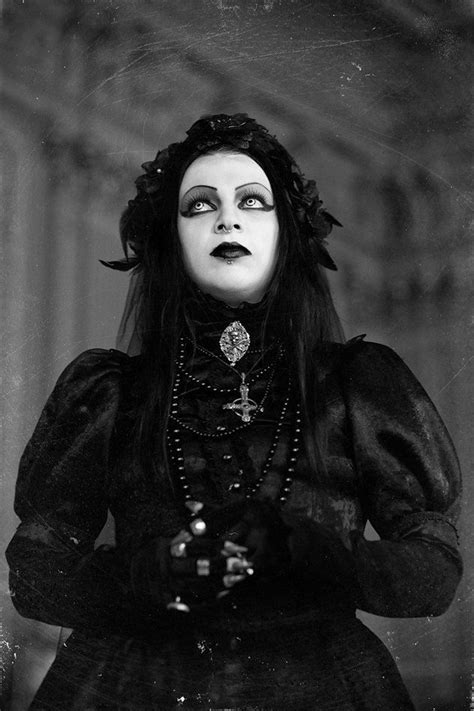 Pin By Autumn Hernandez On ☣ Ɠʘϯђɨʗ ☥ Victorian Goth Goth Gothic Beauty