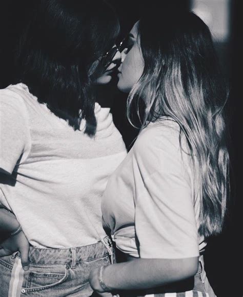 Lesbian Love Lgbt Love Cute Lesbian Couples Lesbians Kissing The L World Erotica