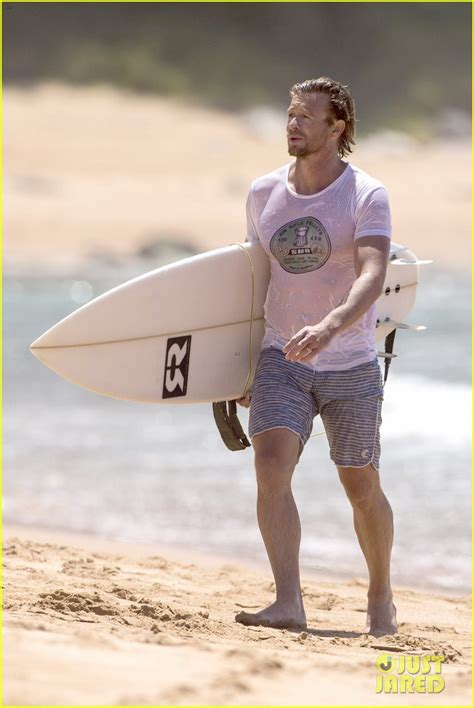 Simon Baker Goes Shirtless In Sydney Ahead Of The Mentalist Series Finale Photo