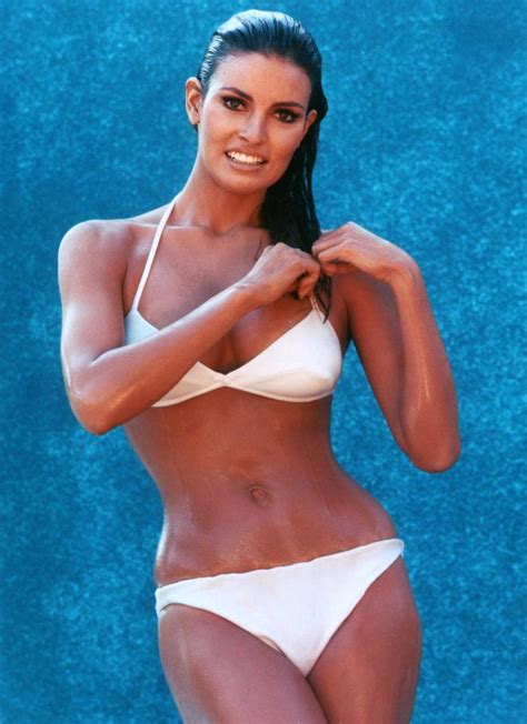 Raquel Welch S Measurements Bra Size Height Weight And More Famous