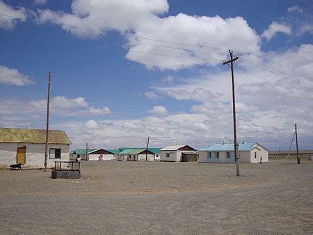 Maisons de Bulgan : Bulgan : Désert de Gobi : Mongolie ...