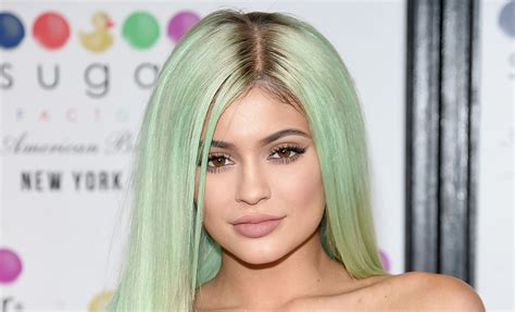 Kylie Jenners Hair Pulled By Fan In Scary Attack Video Kylie