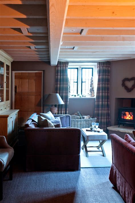 Cozy Country Cottage Style—englands Top Designers On How